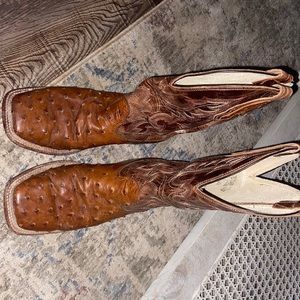 Cavender’s square toe cowboy boots. Full quill ostrich.